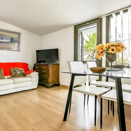 One Bedroom Las Flores *