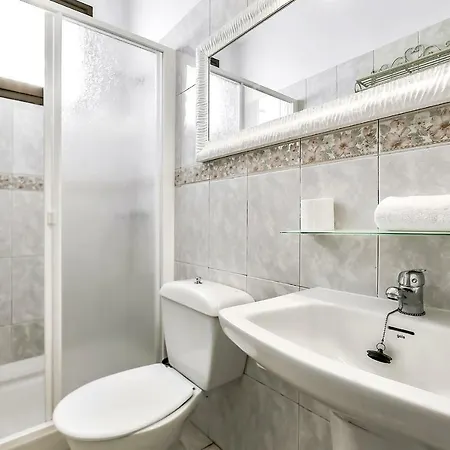 One Bedroom Las Flores *